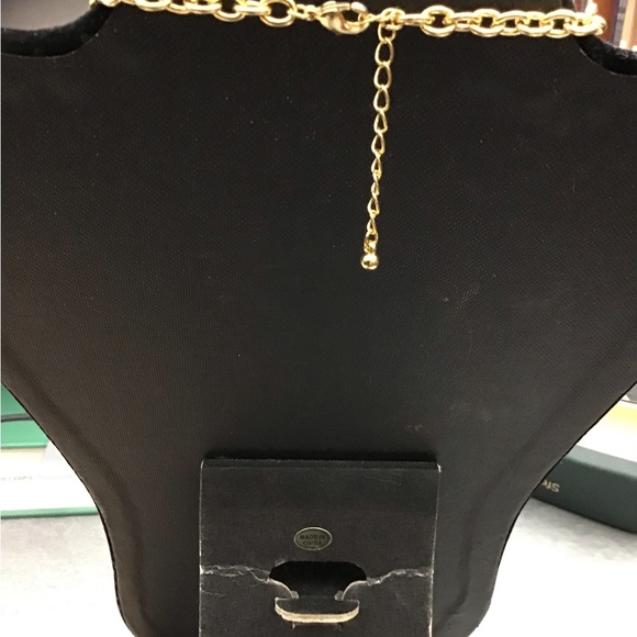 NWOT Beautiful Gold Color Necklace Approximate Length 9” - Picture 4 of 6